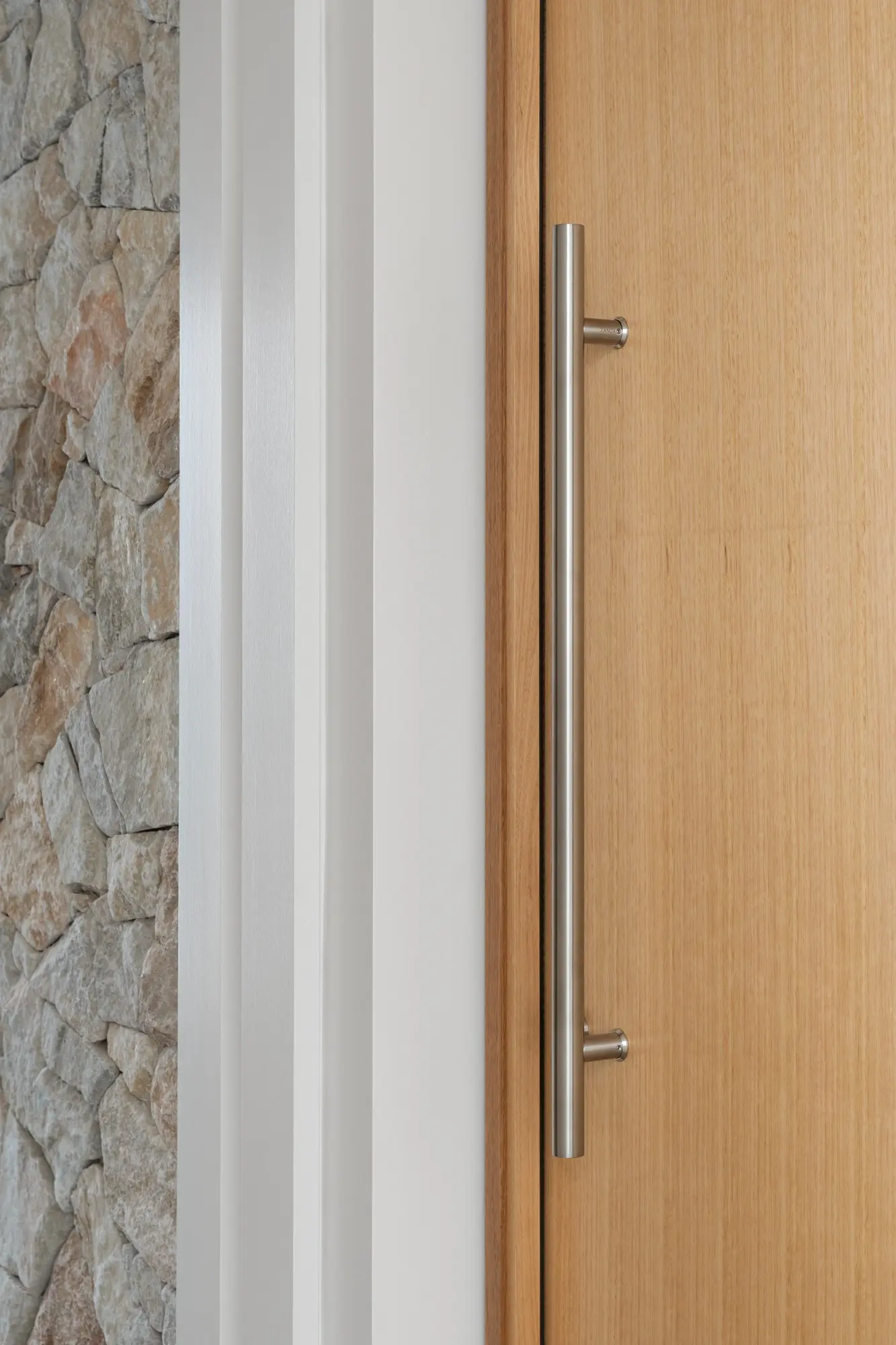 Zanda 600mm round profile pull handle in stainless steel