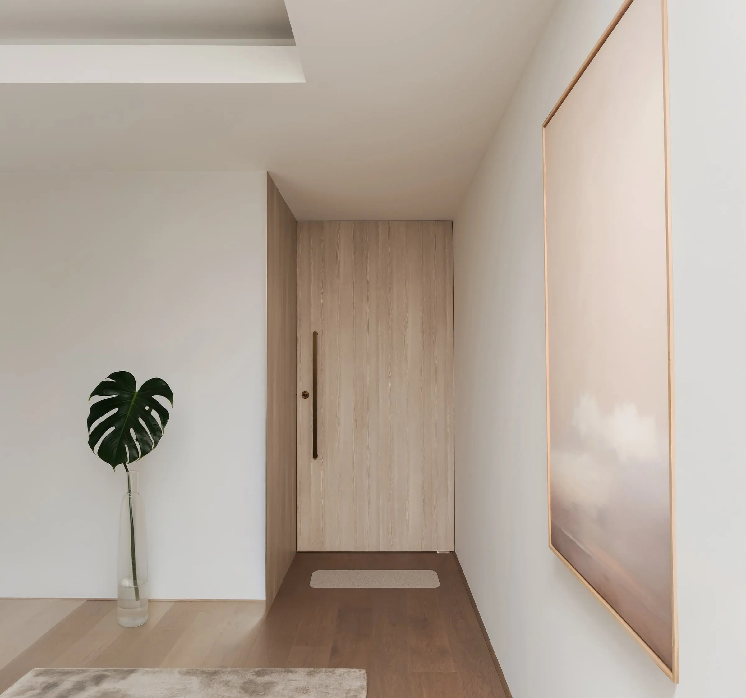 Zanda Duke 600mm pull handle on a timber entrance door, Ember Bronze