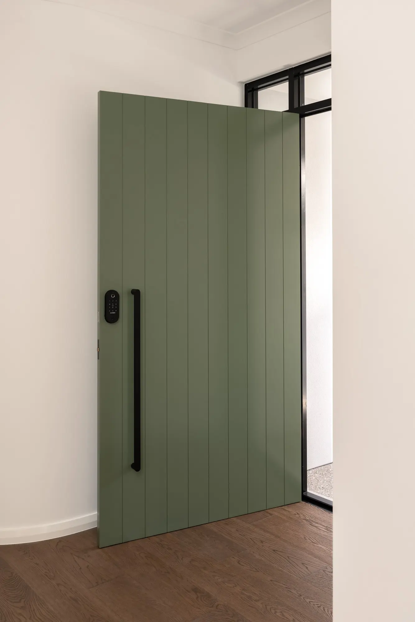 Duke pull with 1320 smart lock, Matt Black, Hume Doors & Timber and Zanda range supplied by Integrity
