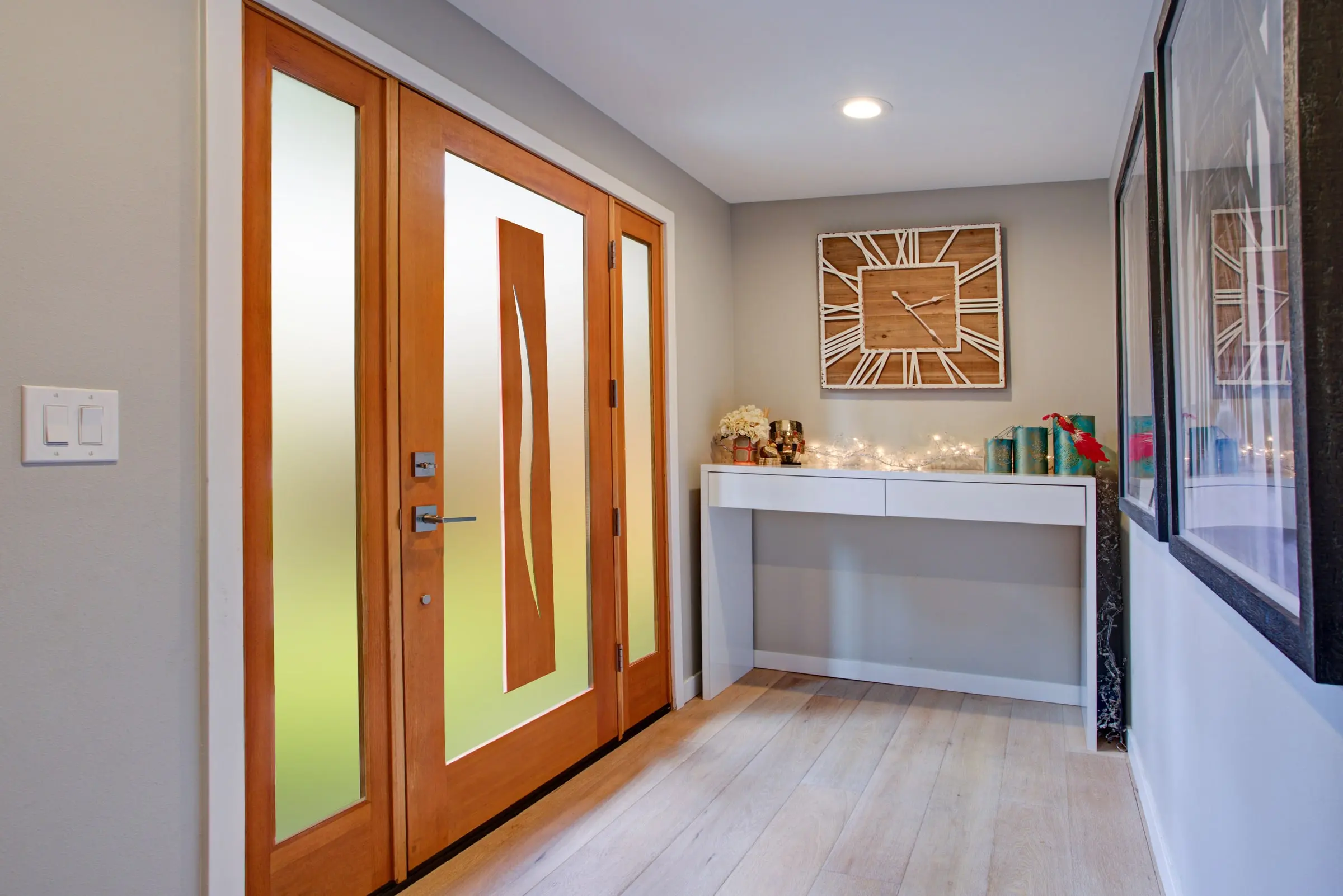 Illusion XIL26 timber entrance door, Hume Doors & Timber and Zanda range supplied by Integrity